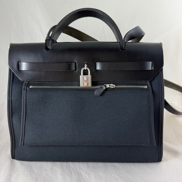 HERMÈS Herbag Zip 31 bag in Black - Picture 3 of 17